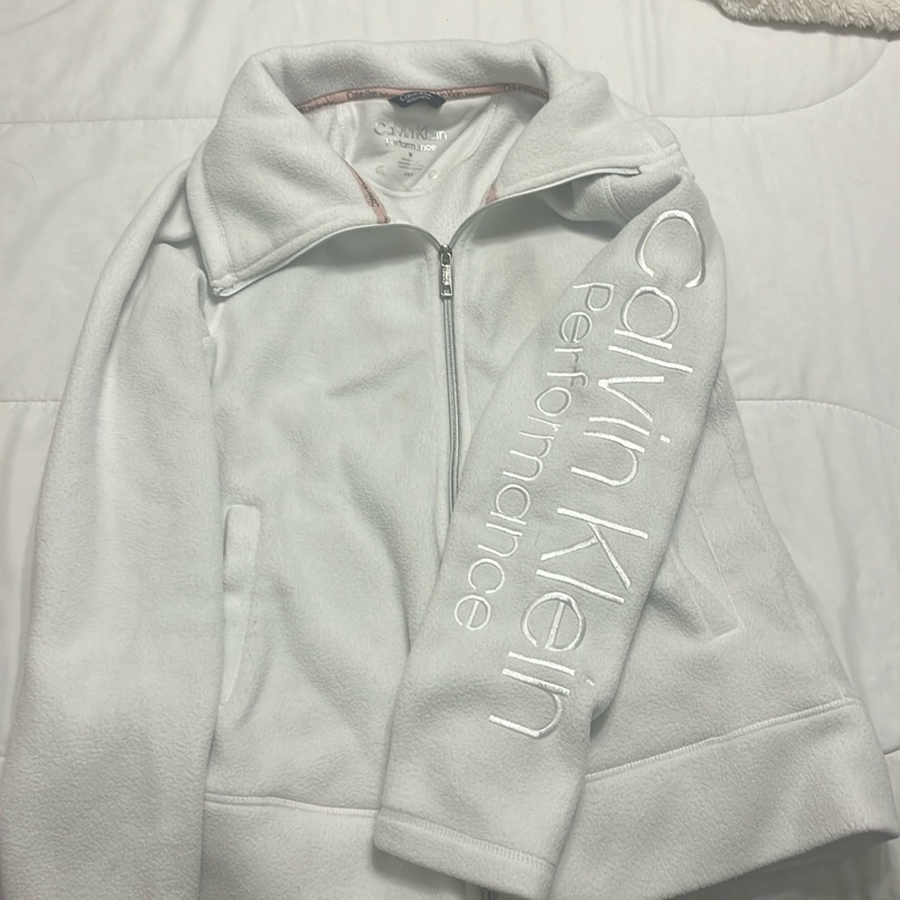 very cute calvin klein white jacket!